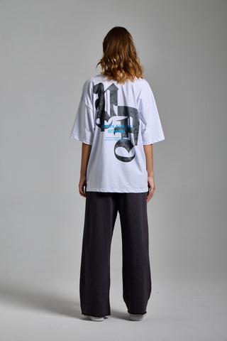 beyaz kadin p.a. graphic tee passion athletics