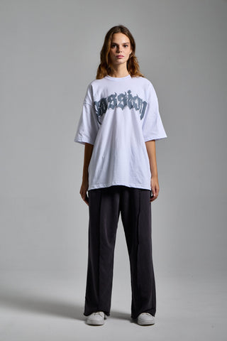 beyaz kadin passion disorder tee passion athletics