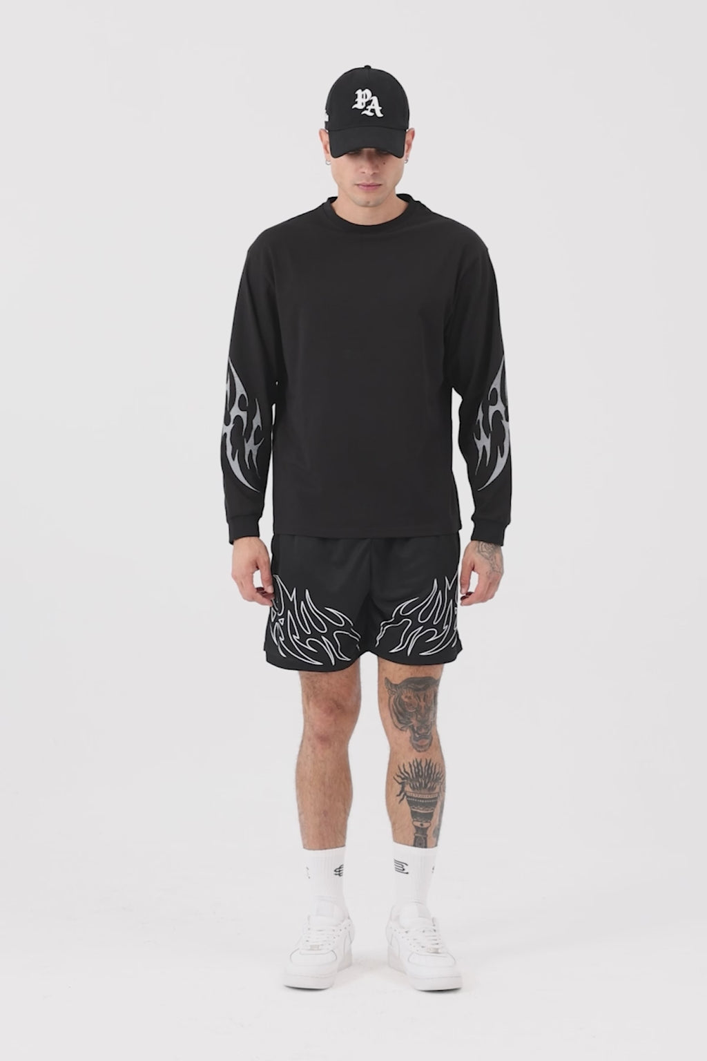Erkek model üzerinde siyah Inferno Graphic Longsleeve, video (test)