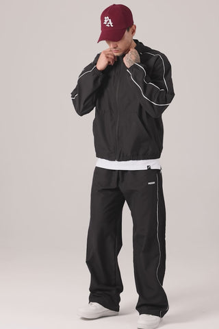 Erkek model üzerinde siyah Track Jogger, video