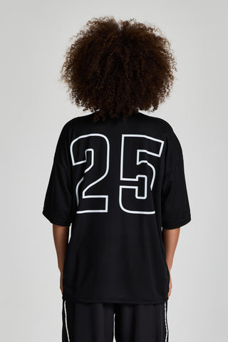 Kadın model üzerinde siyah Varsity Jersey, arkadan görünüm; sırtta 25 numara