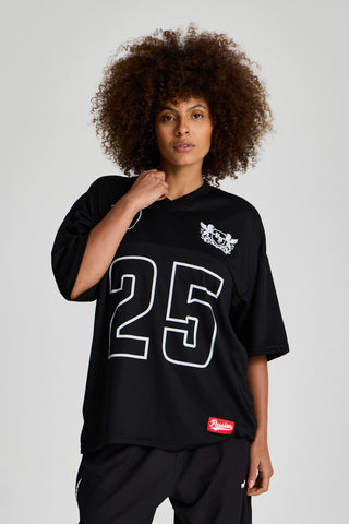 Kadın model üzerinde siyah Varsity Jersey, açılı önden görünüm